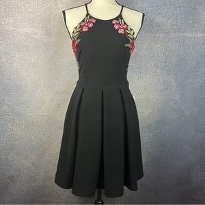 B DARLIN BLACK FLORAL APPLIQUÉ SHORT SPAGHETTI STRAP PLEATED SKIRT FORMAL SZ 5/6